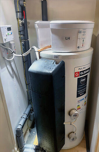 https://sinagrahotwater.com.au/uploads/2025/06/electric-hot-water-system-70649.jpg
