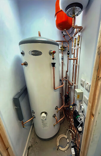 https://sinagrahotwater.com.au/uploads/2025/06/gas-hot-water-system-11703.jpg